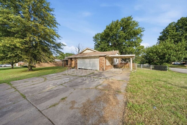 Building Photo - 11648 N 104th E Ave