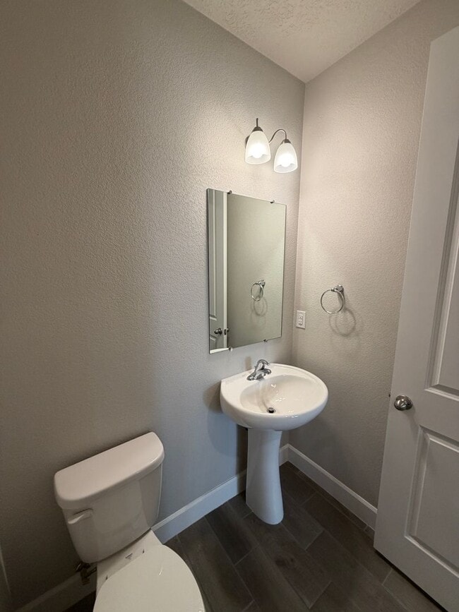 Building Photo - Luxury Single Story 3 Bedroom Plus Office / Sitting Room Recent Construction Available in Exclusi...