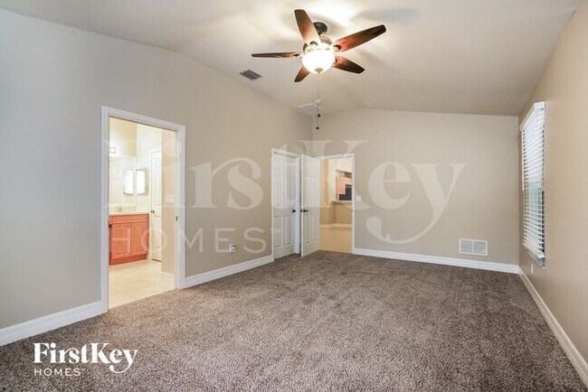 Building Photo - 419 Conlee St