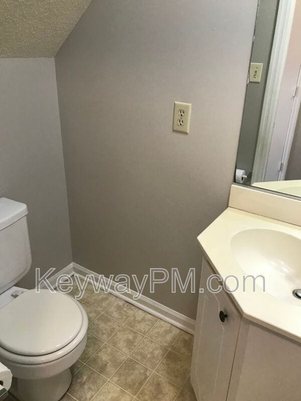 Building Photo - 2211 Birnam Pl