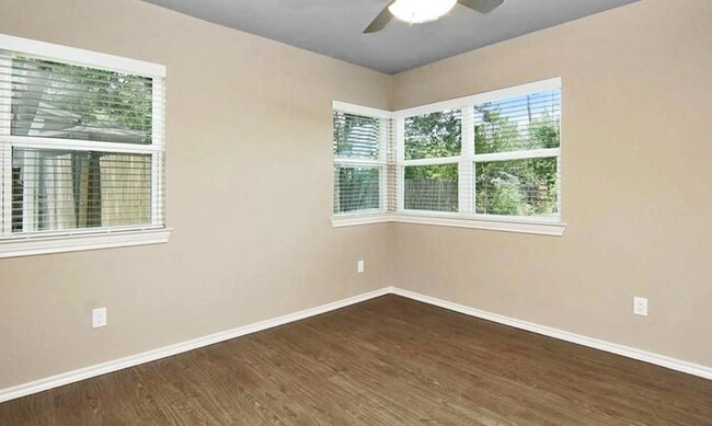 Building Photo - 3804 W Spurgeon St
