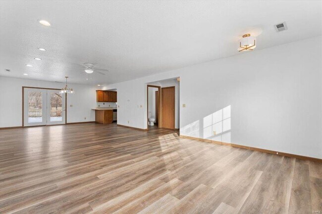 Building Photo - 134 Clinton Hill Dr