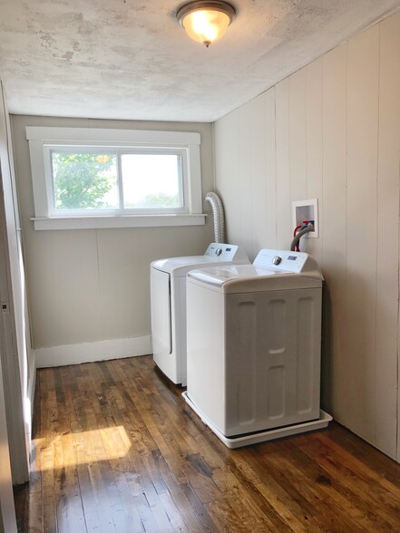 Laundry Room - 930 Stillwater Ave