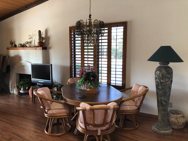 Building Photo - Manor 683 - Seasonal