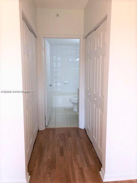 Building Photo - 8010 N Nob Hill Rd