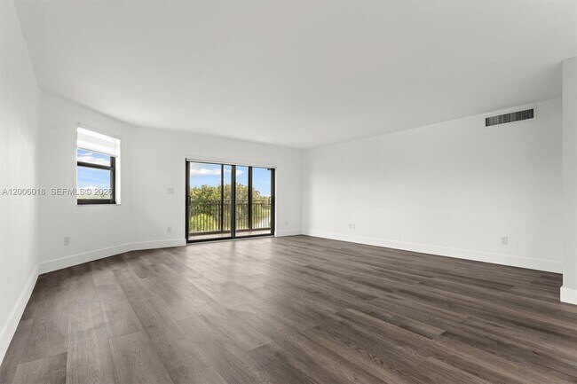 Building Photo - 16171 Blatt Blvd