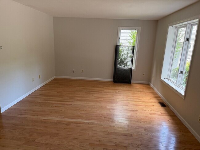 Building Photo - 4 Country Hollow Ln