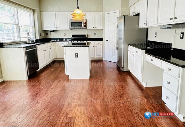Building Photo - Beautiful house in the LAMBERT cluster in ...