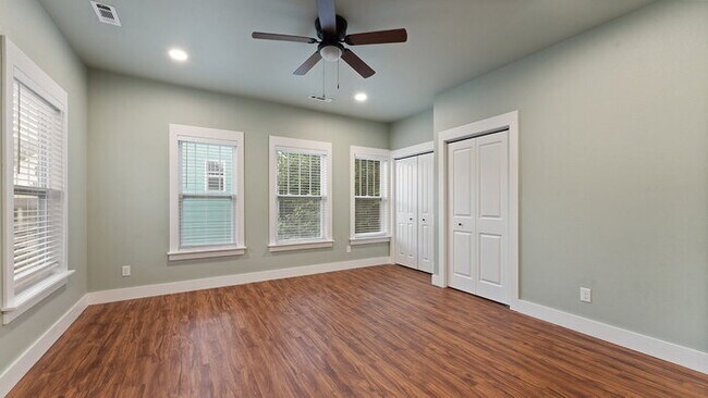 Building Photo - "Charming 2-Bed Oasis in Fayetteville with...