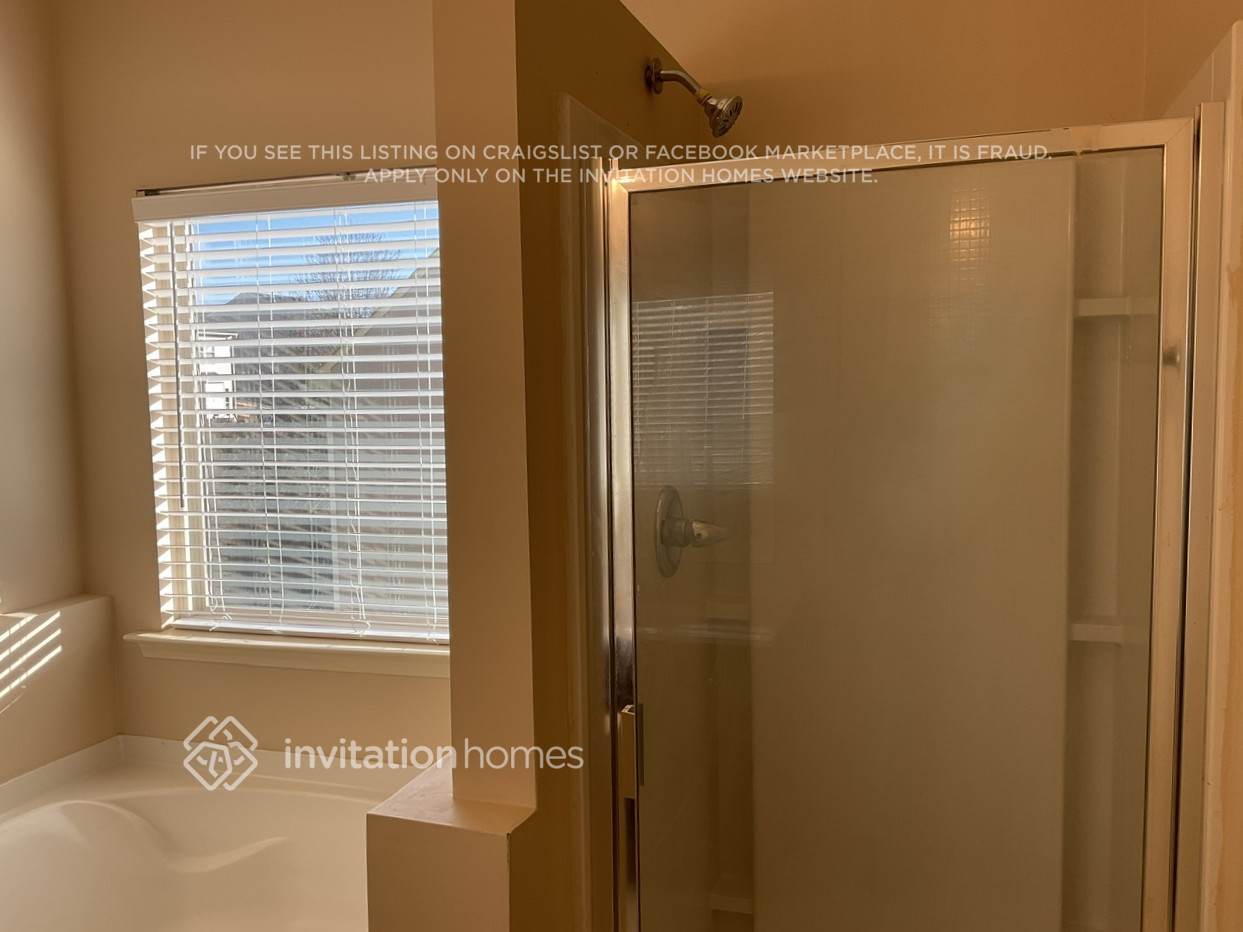 Building Photo - 3670 Brookhollow Dr