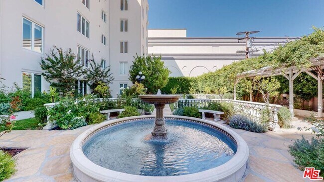 Building Photo - 1424 N Crescent Heights Blvd