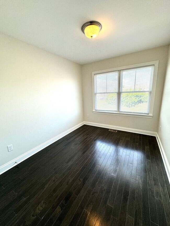 Building Photo - End Unit Townhouse for rent in Bluestone H...