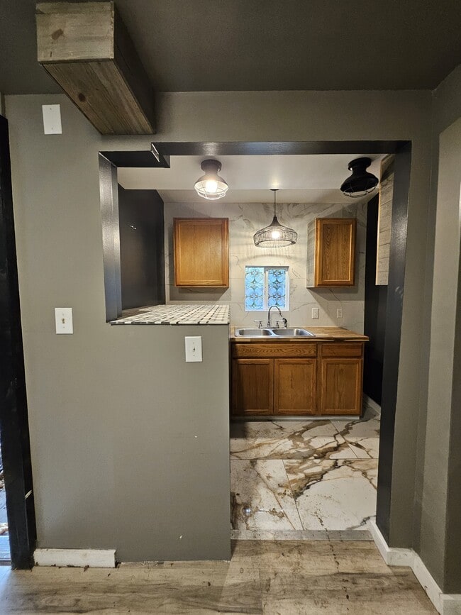 Building Photo - 4009 Oliver Ave