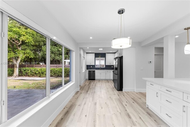 Building Photo - 8910 NE 9th Ct