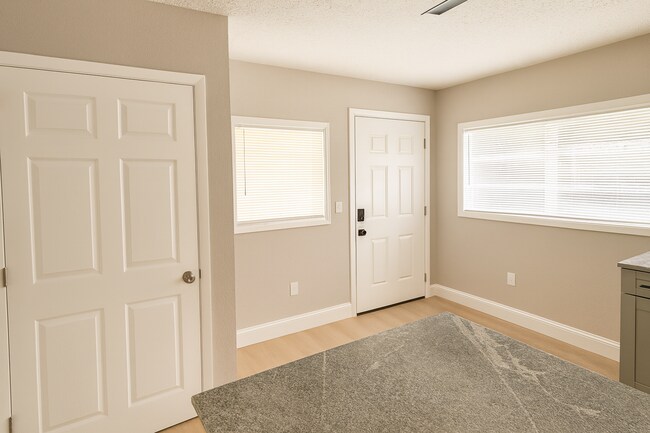 Building Photo - NEWLY RENOVATED 3 BEDROOM, 2 BATH HOME – ALL UTILITIES INCLUDED & NO HOA!