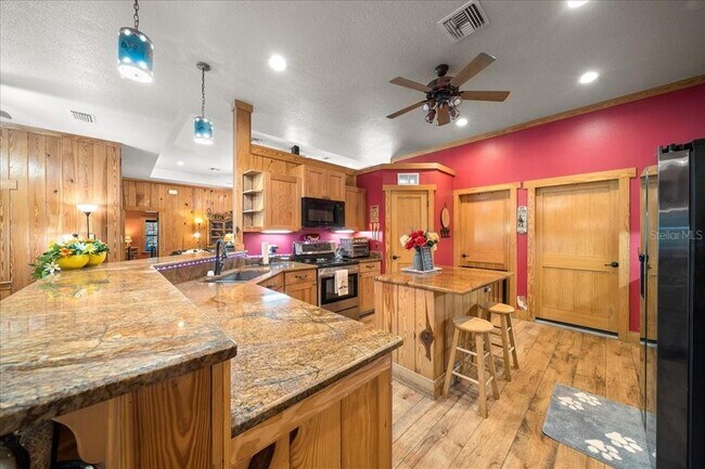 Building Photo - 3135 NE 49th St