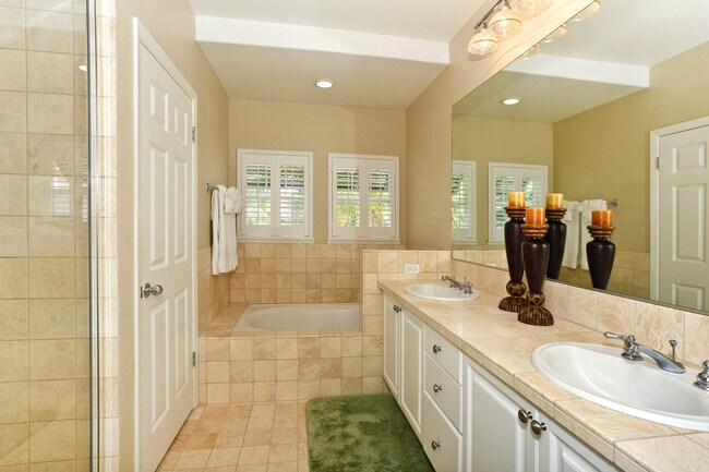 Building Photo - Ko Olina Resort Living - Unfurnished Cocon...
