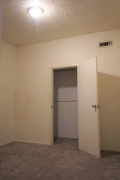 Building Photo - 651 Wheeling Ave