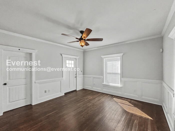 Building Photo - 1845 Vesta Ave