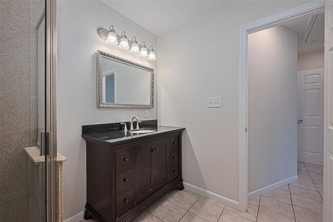 Building Photo - 1372 W Pine Lake Cir