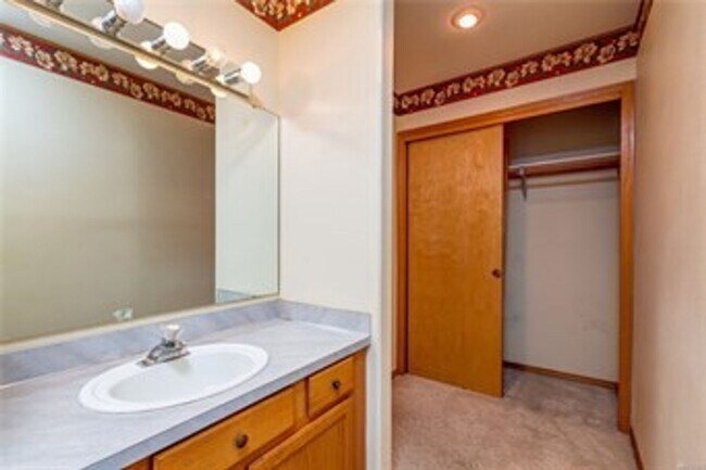 Building Photo - PRELEASING: 4 bdrm/1.5 bath house near WWU Park-N-Ride