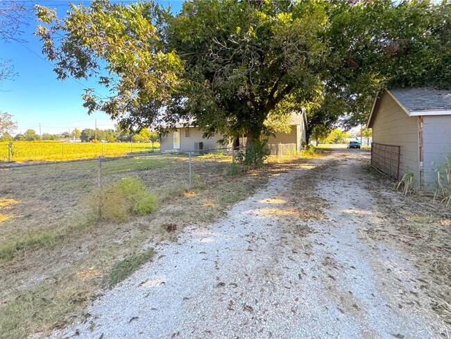 Building Photo - 4213 N Main St