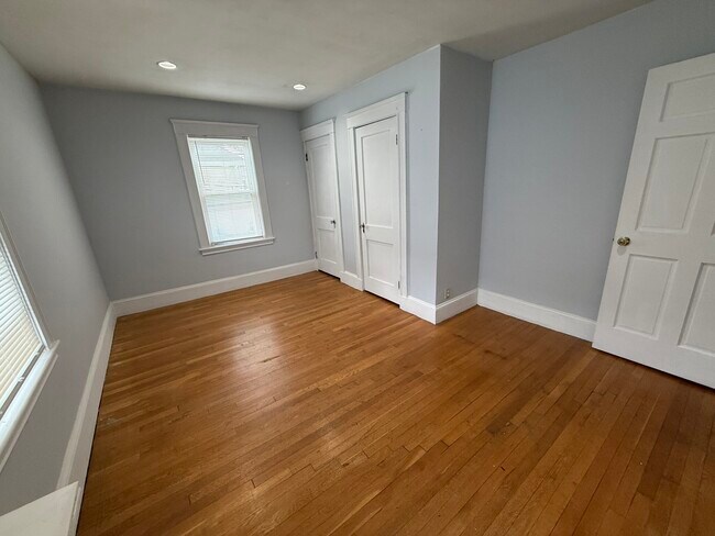 Building Photo - 527 Gallivan Blvd