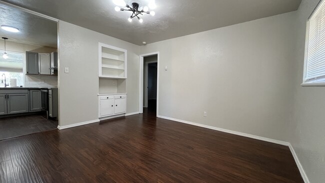 Building Photo - 2153 Huntleigh Dr