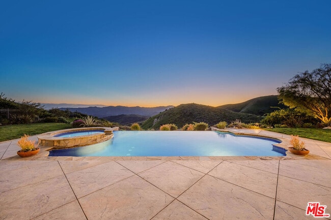 Building Photo - 25420 Prado De Azul