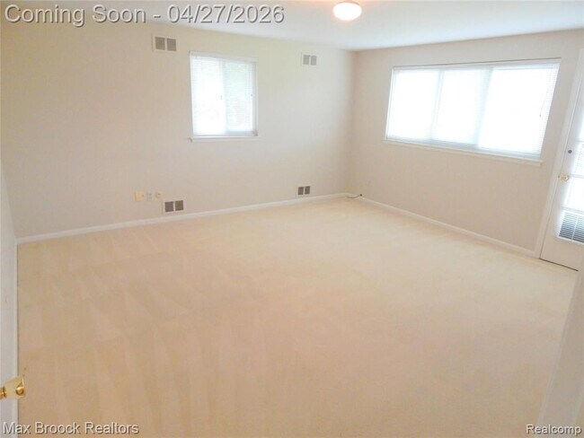 Building Photo - 116 E Hickory Grove Rd