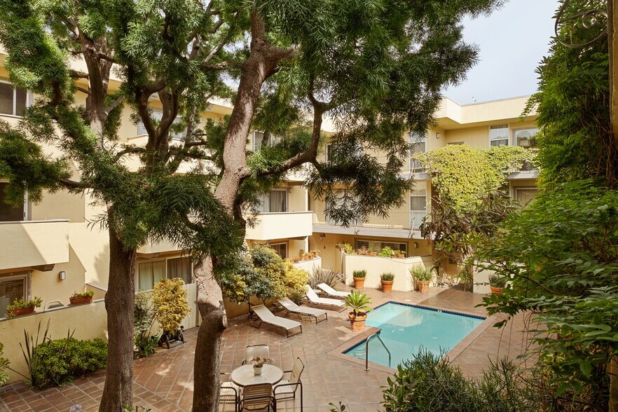 Communal Courtyard - 2311 4th St
