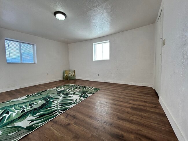 Building Photo - 607 1/2 Baca Ave