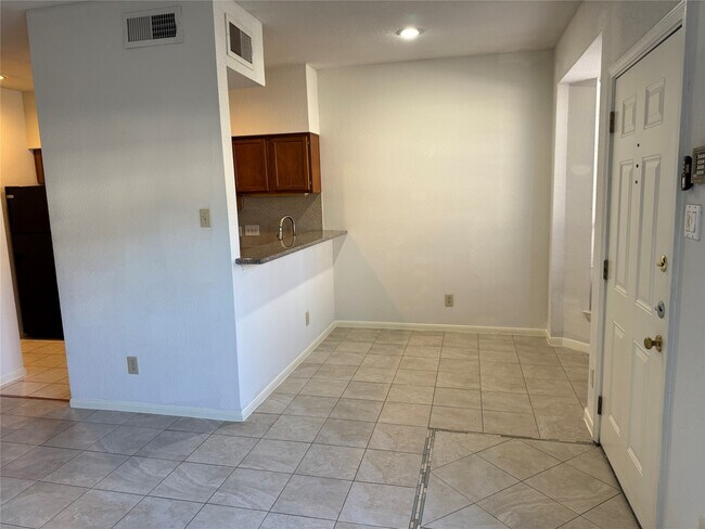 Building Photo - 2121 El Paseo St