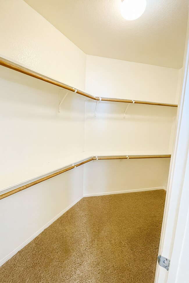 Building Photo - 219 Chering Dr