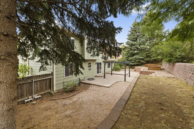 Building Photo - 5647 Old Farm Cir E