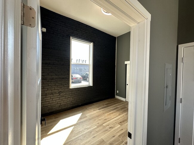 Building Photo - 1349 S B St