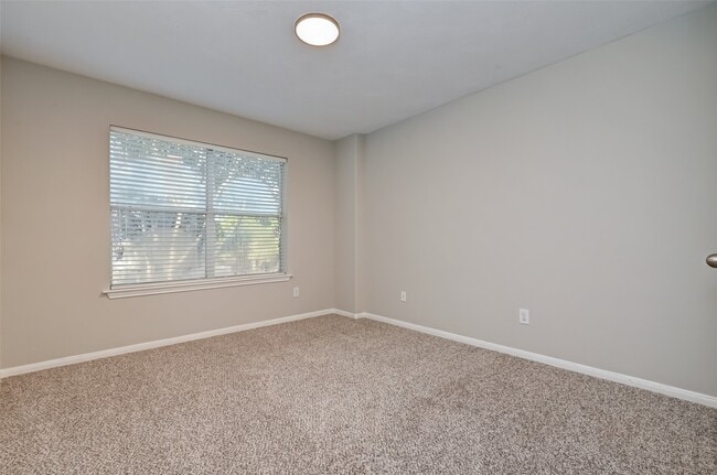 Building Photo - 26018 S Lakefair Dr