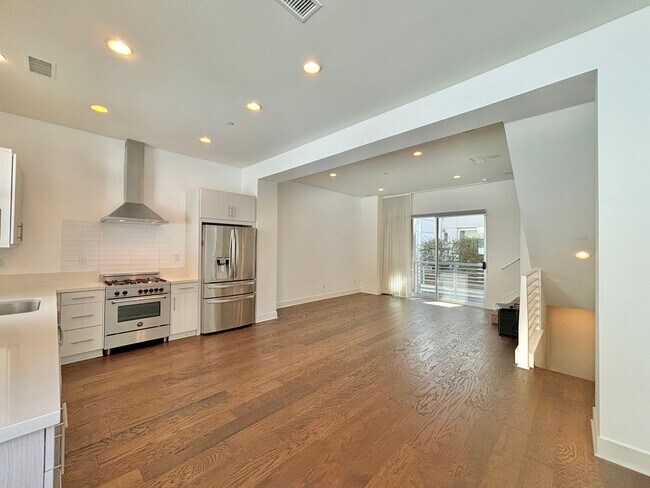 Primary Photo - Spacious Light-Flooded 3-Story Silver Lake...