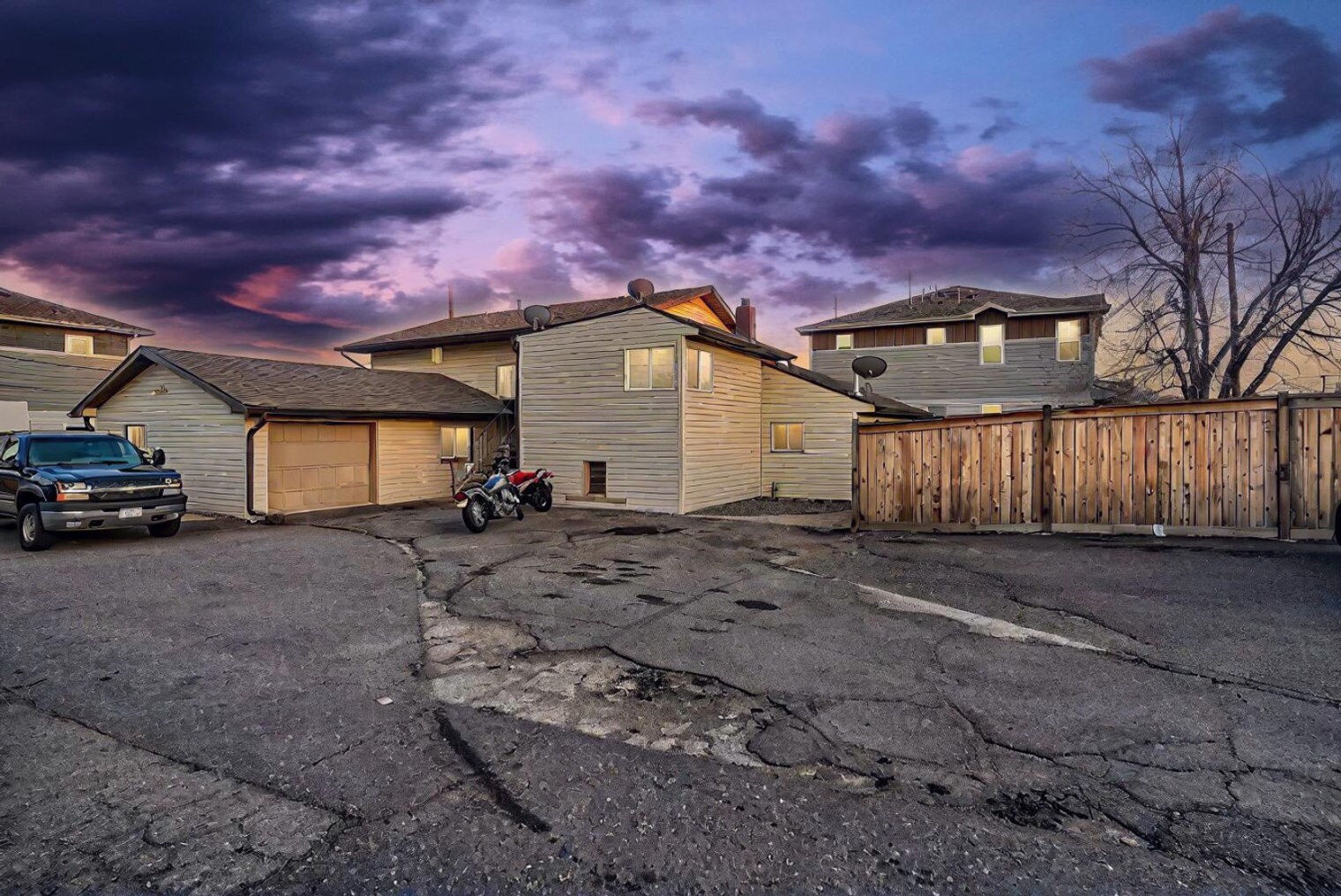 Building Photo - 1190 Oak Cir