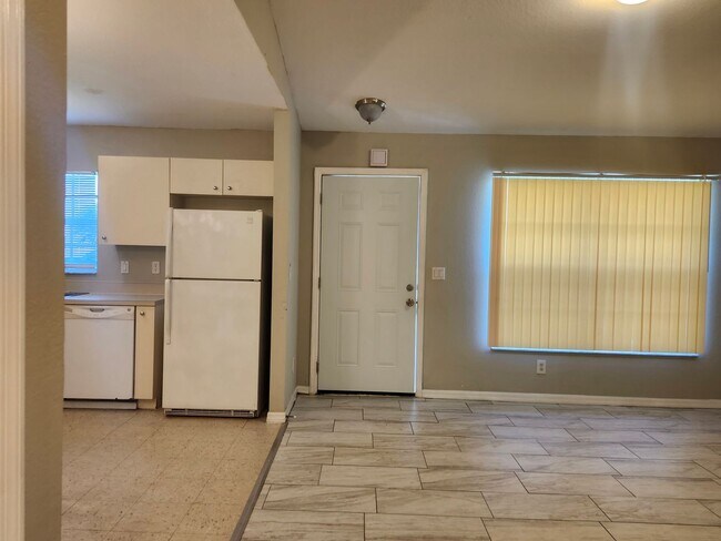 Building Photo - Nice duplex!!!