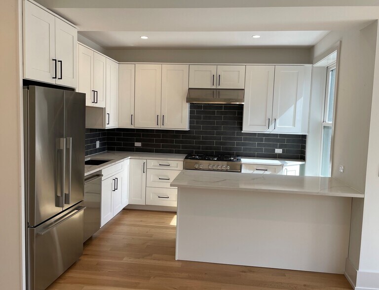 Kitchen - 1508 W Addison St