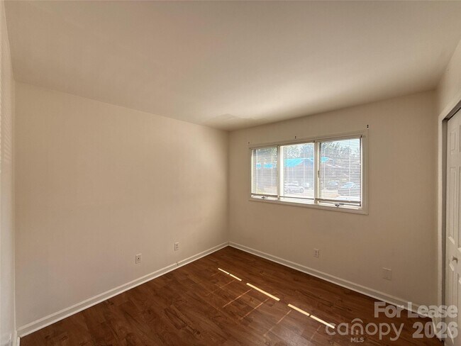 Building Photo - 1823 J Julian Ln