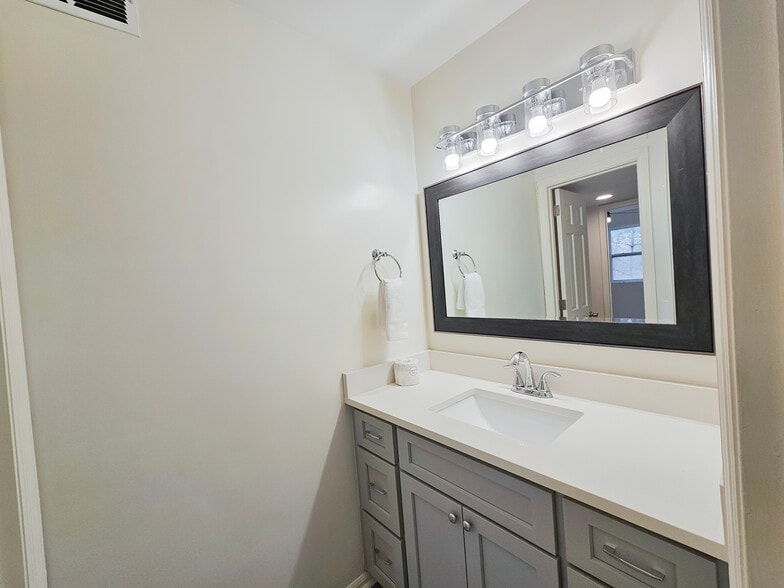 Building Photo - 601 Boyd Mill Ave