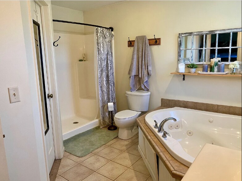 Building Photo - 25449 Stewart Dr