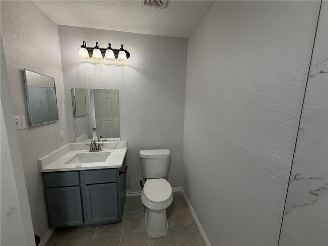 Building Photo - 3718 Treasure Island Dr