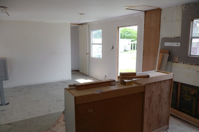 Building Photo - 5900 New Tampa Hwy