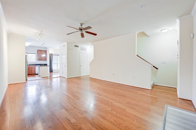 Building Photo - 9200 Westheimer Rd