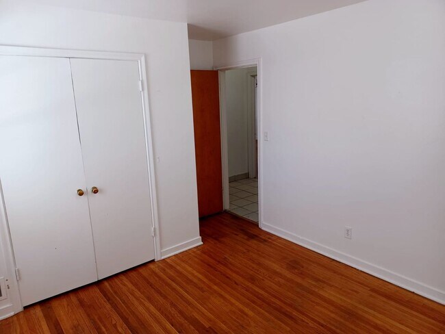 Building Photo - 1300 E Duplex