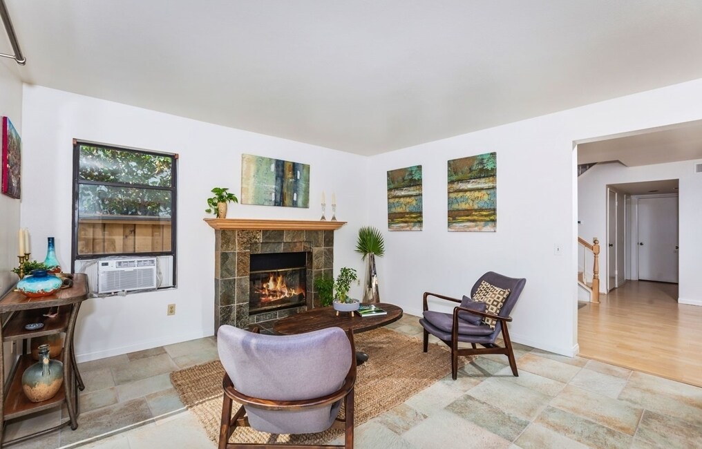 family room. furniture not included. picture taken before internal remodel. - 10734 Chinon Cir