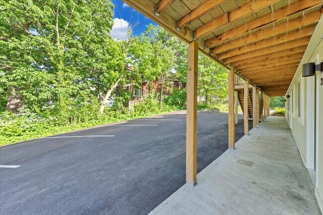 Building Photo - 361 Mountain Ave SW
